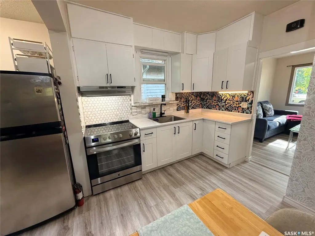 1336 D Avenue N Saskatoon SK S7L 1P3