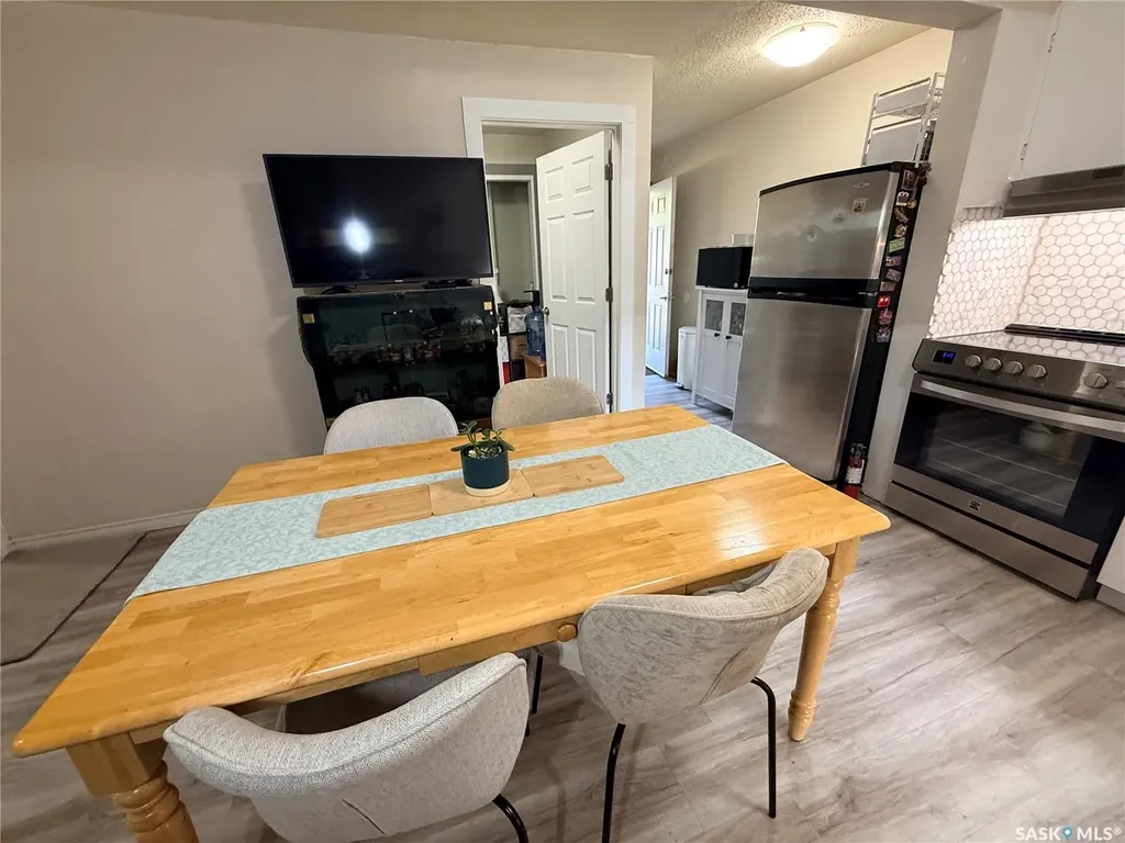 1336 D Avenue N Saskatoon SK S7L 1P3