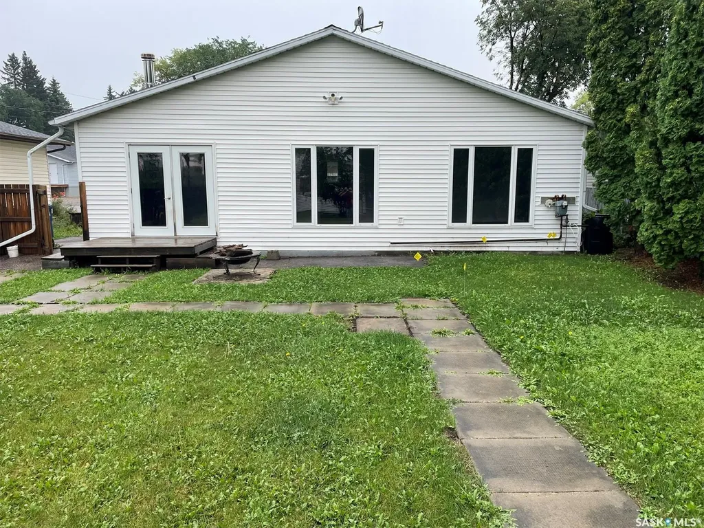 409 4th Street W Meadow Lake SK S9X 1Y4