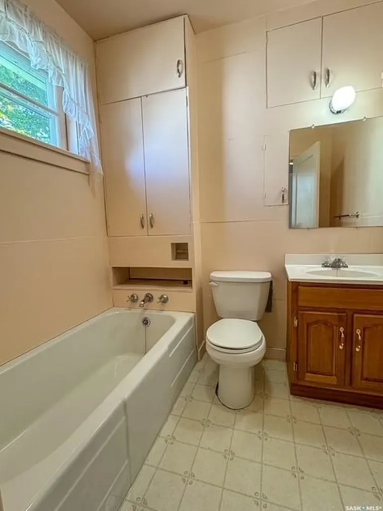 221 4th Avenue NE Swift Current SK S9H 2J4