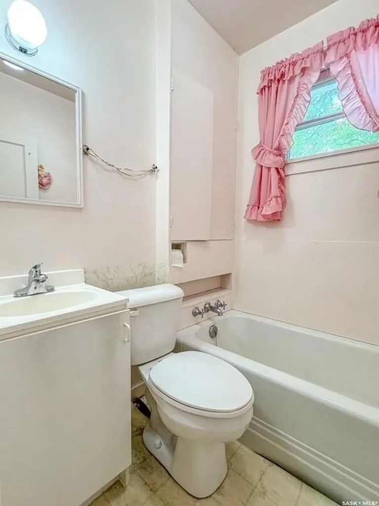 221 4th Avenue NE Swift Current SK S9H 2J4