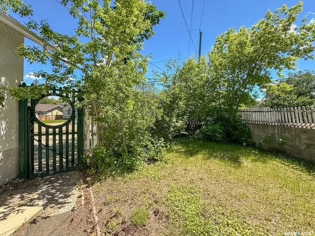 221 4th Avenue NE Swift Current SK S9H 2J4