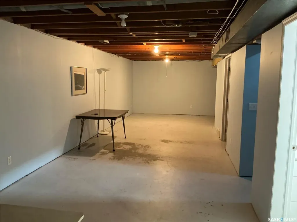 310 Vancouver Avenue S Saskatoon SK S7M 3N1