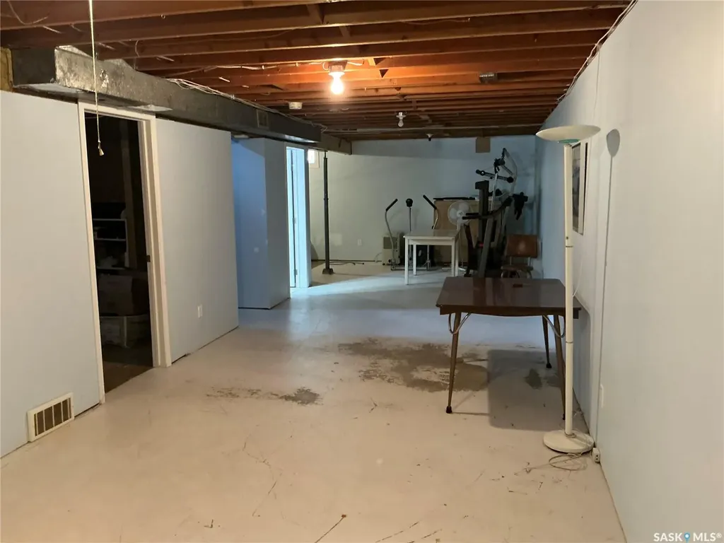 310 Vancouver Avenue S Saskatoon SK S7M 3N1