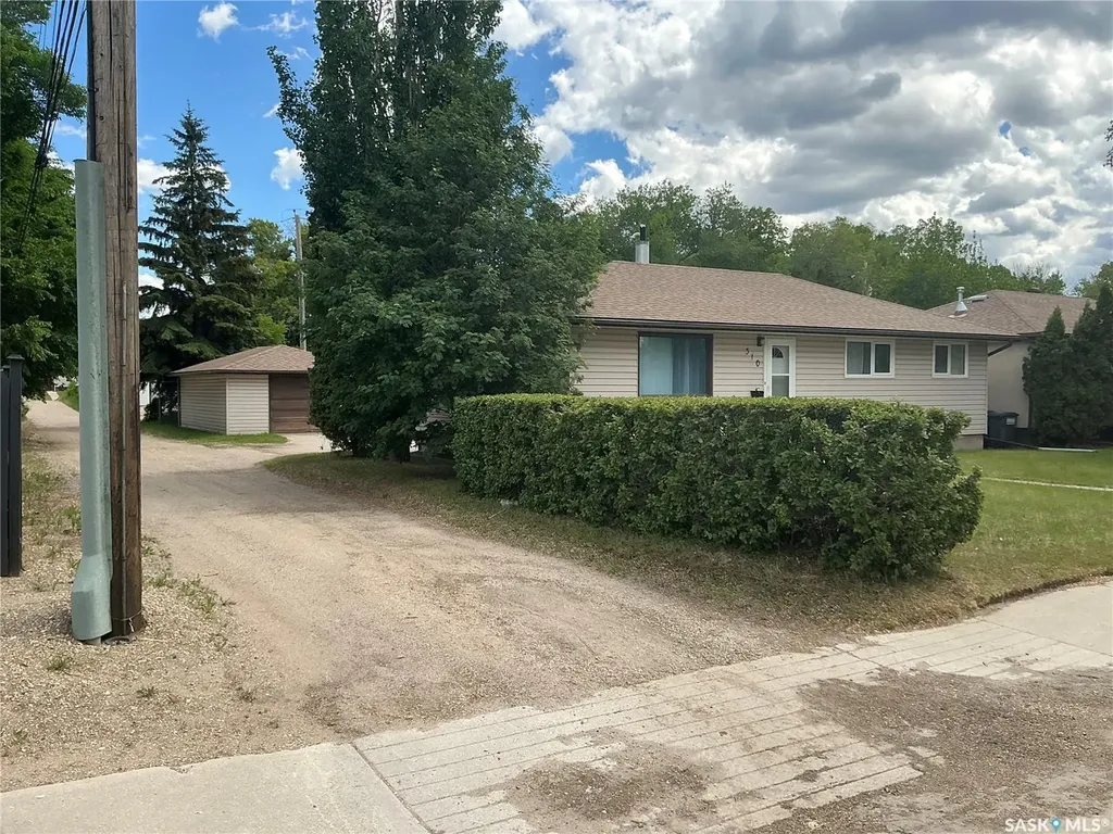 310 Vancouver Avenue S Saskatoon SK S7M 3N1