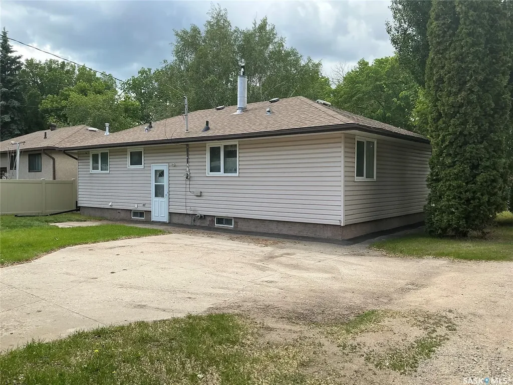 310 Vancouver Avenue S Saskatoon SK S7M 3N1