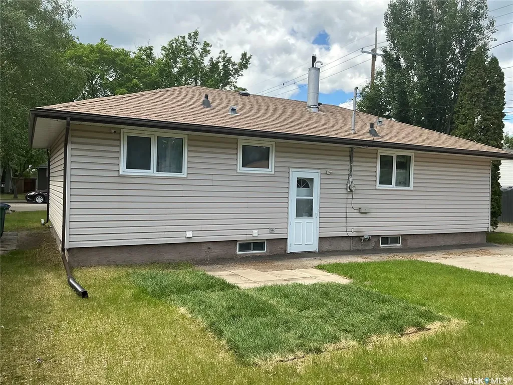310 Vancouver Avenue S Saskatoon SK S7M 3N1