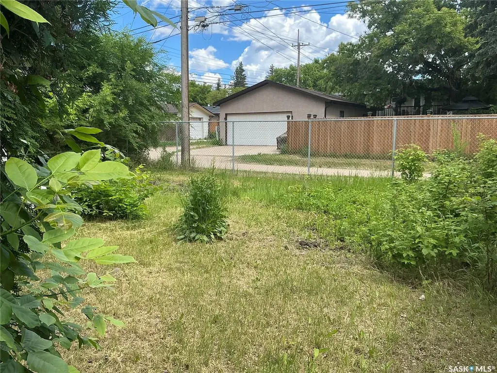 310 Vancouver Avenue S Saskatoon SK S7M 3N1