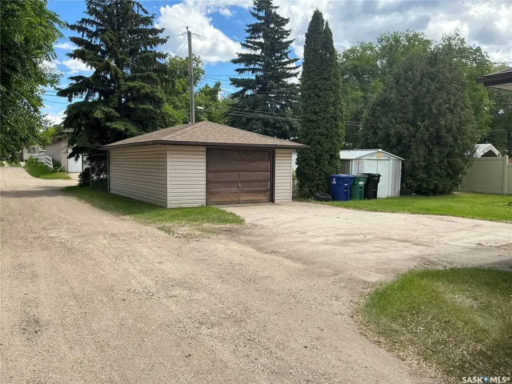 310 Vancouver Avenue S Saskatoon SK S7M 3N1
