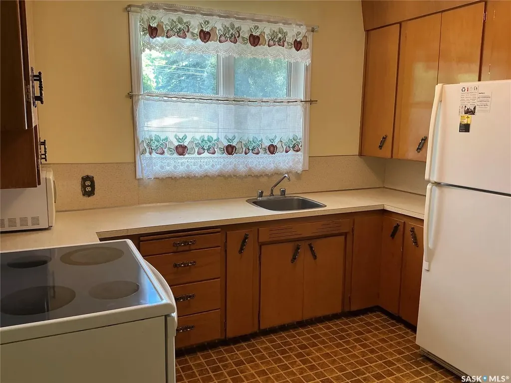 310 Vancouver Avenue S Saskatoon SK S7M 3N1