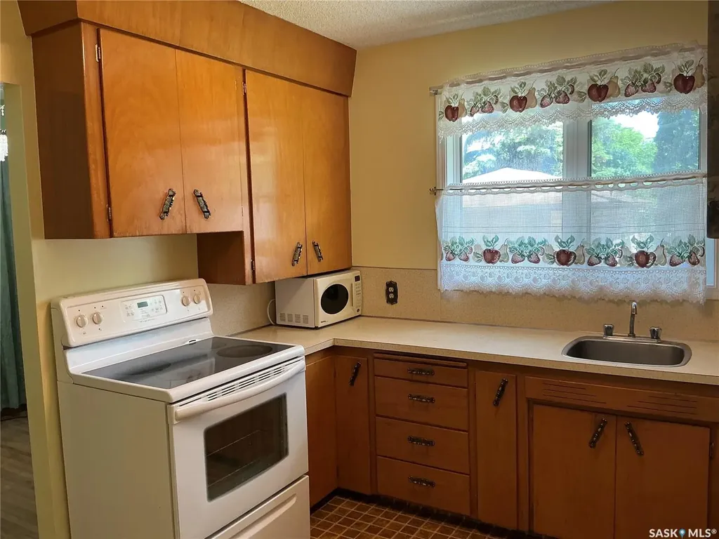 310 Vancouver Avenue S Saskatoon SK S7M 3N1