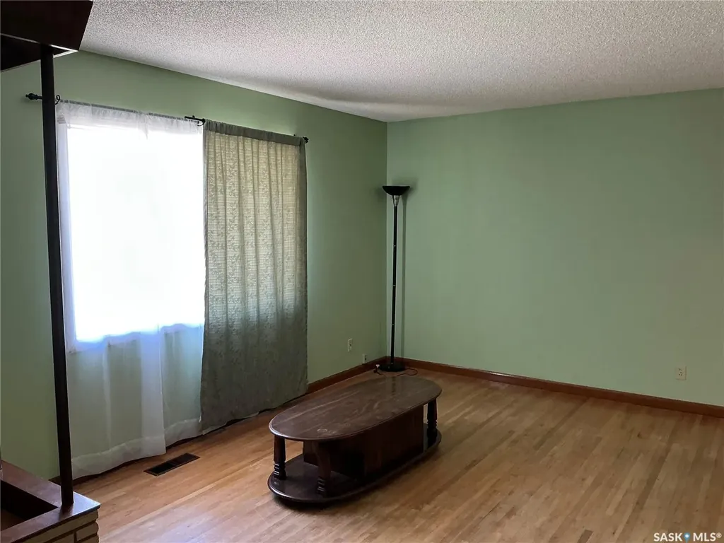 310 Vancouver Avenue S Saskatoon SK S7M 3N1