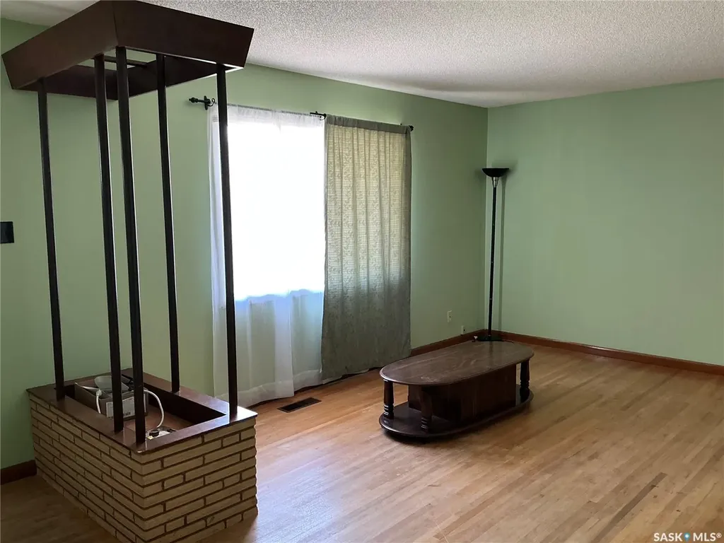310 Vancouver Avenue S Saskatoon SK S7M 3N1