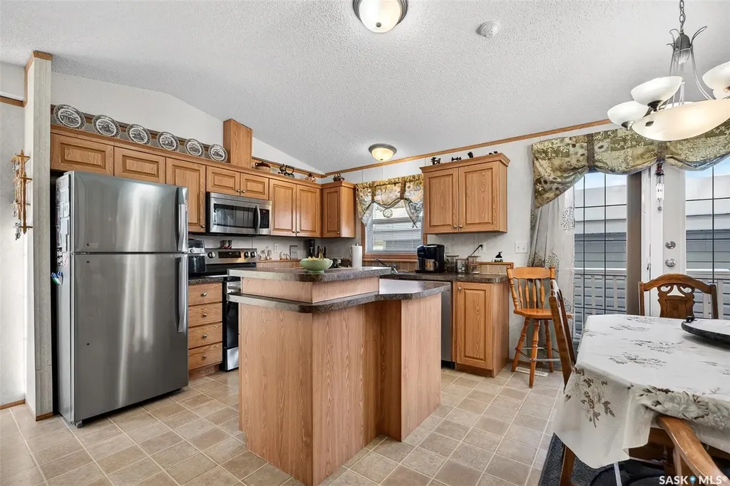 1455 9th Avenue NE Moose Jaw SK S6J 1C6