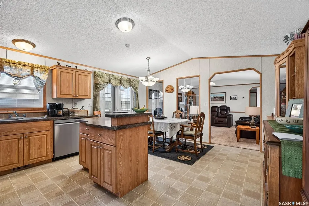1455 9th Avenue NE Moose Jaw SK S6J 1C6