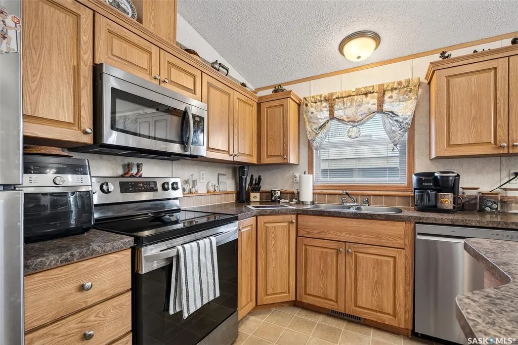 1455 9th Avenue NE Moose Jaw SK S6J 1C6