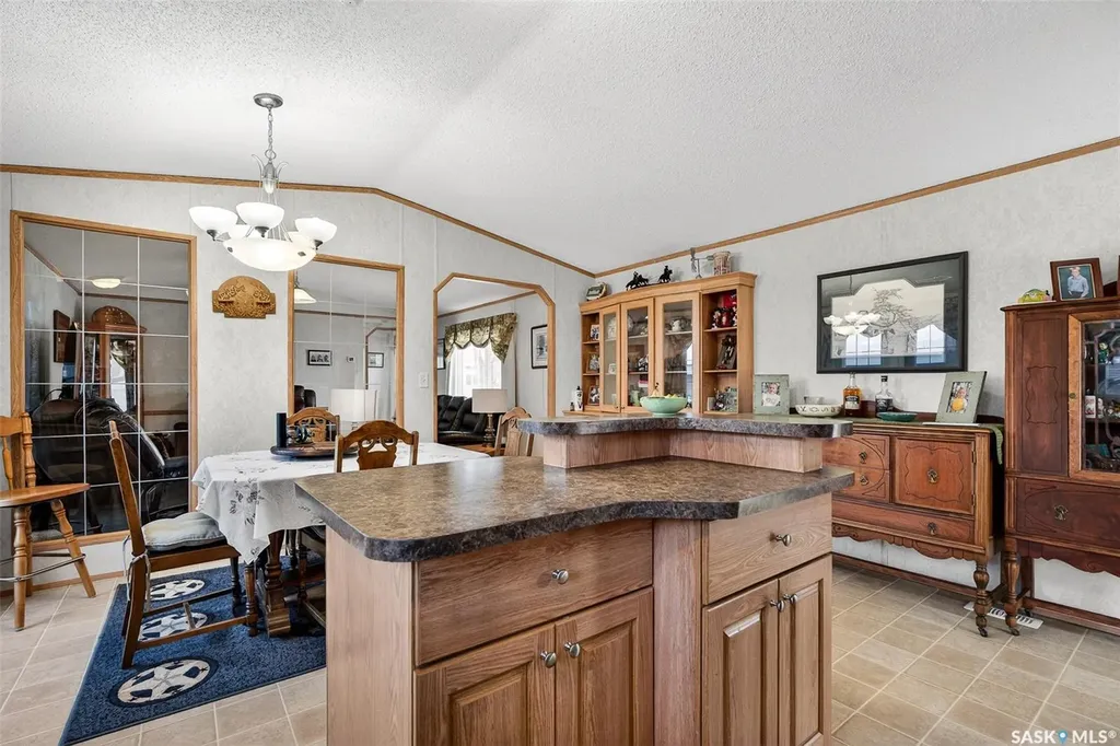 1455 9th Avenue NE Moose Jaw SK S6J 1C6