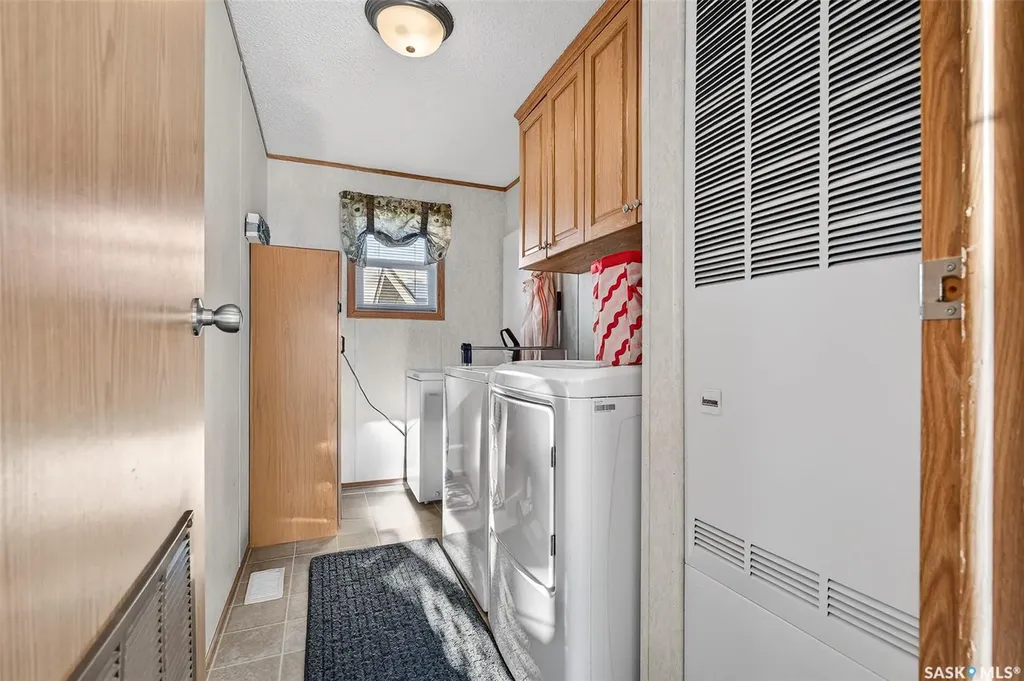 1455 9th Avenue NE Moose Jaw SK S6J 1C6