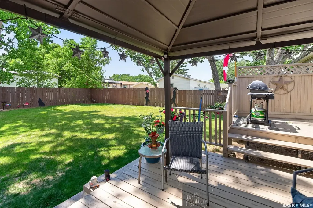 1455 9th Avenue NE Moose Jaw SK S6J 1C6