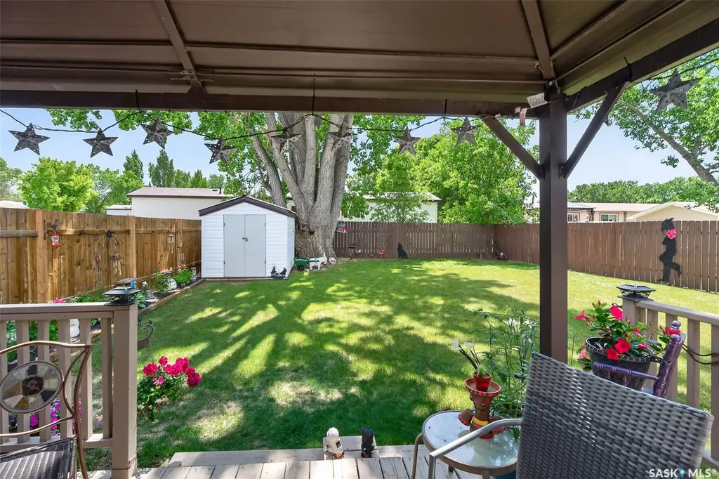 1455 9th Avenue NE Moose Jaw SK S6J 1C6