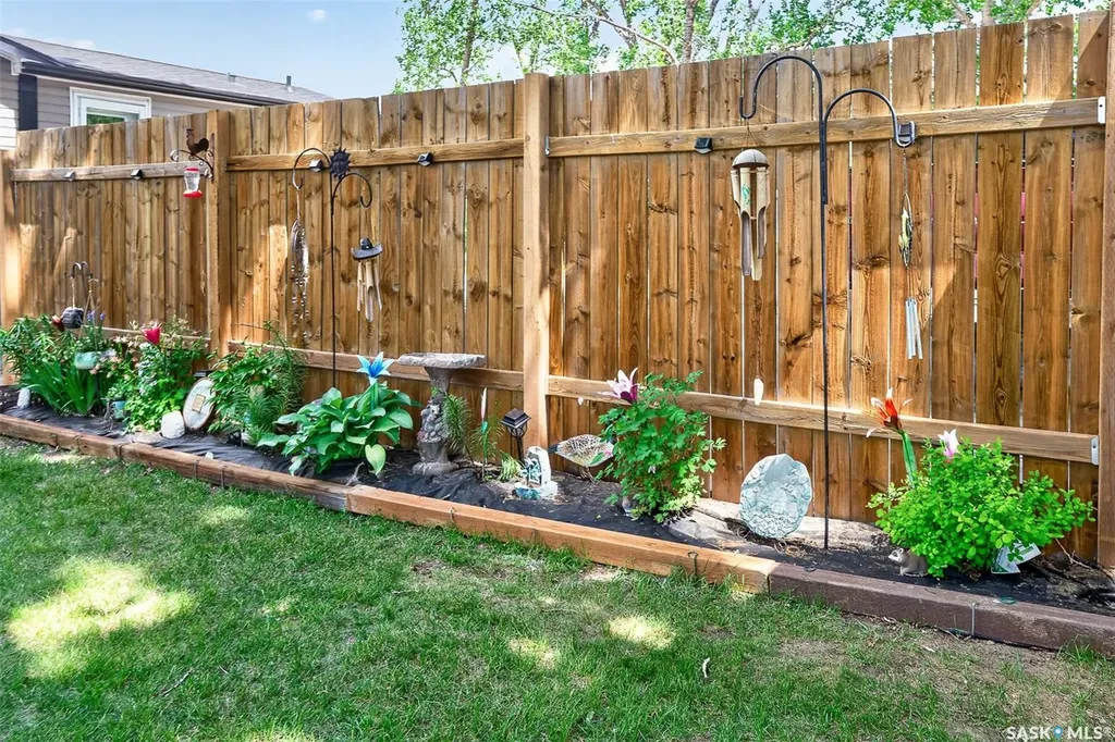 1455 9th Avenue NE Moose Jaw SK S6J 1C6