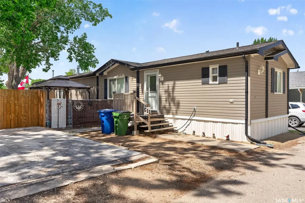1455 9th Avenue NE Moose Jaw SK S6J 1C6
