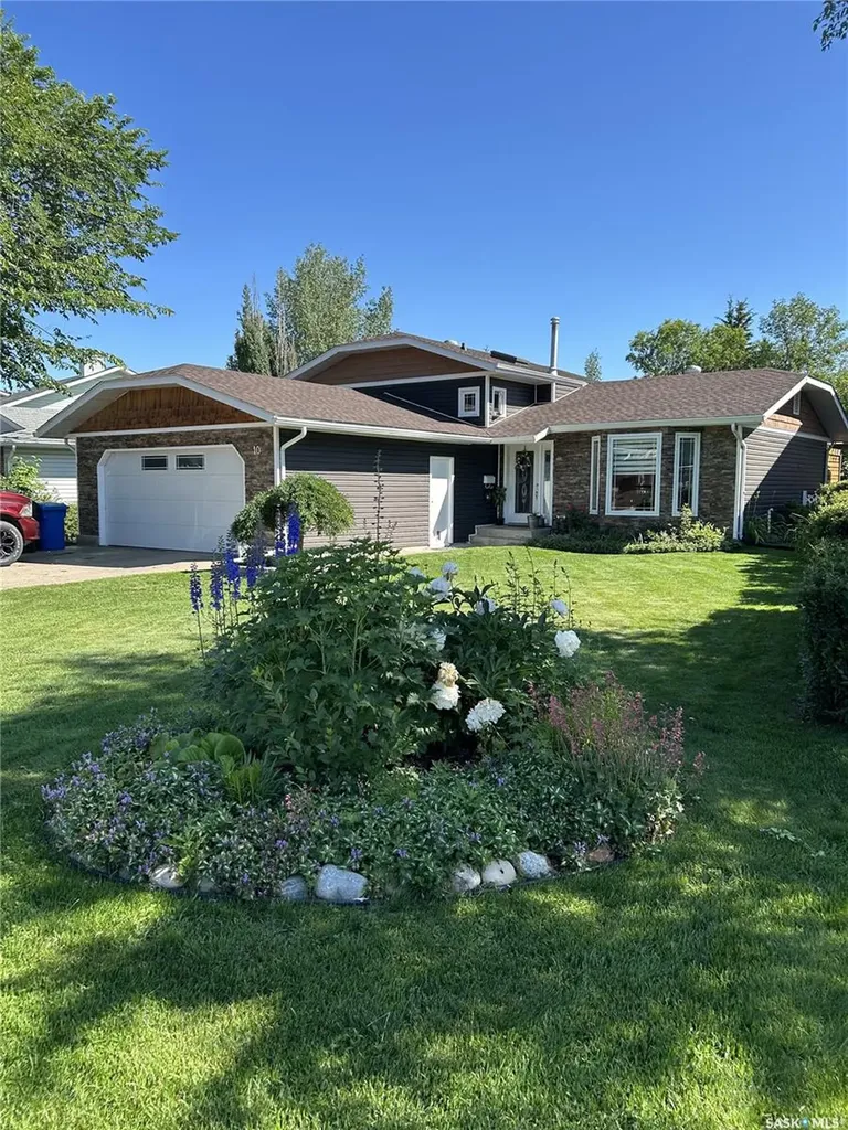 10 Pereverzoff Place Prince Albert SK S6X 1A5