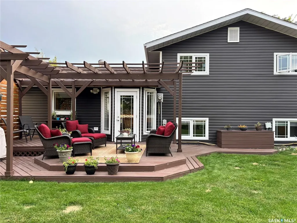 10 Pereverzoff Place Prince Albert SK S6X 1A5