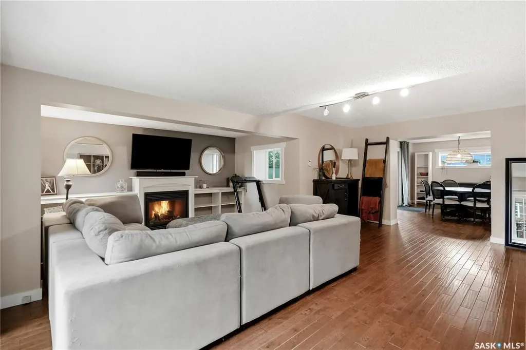 1054 Clifton Avenue Moose Jaw SK S6H 3L2