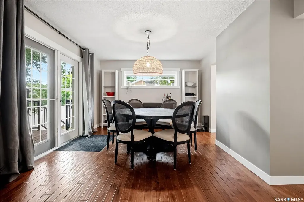 1054 Clifton Avenue Moose Jaw SK S6H 3L2