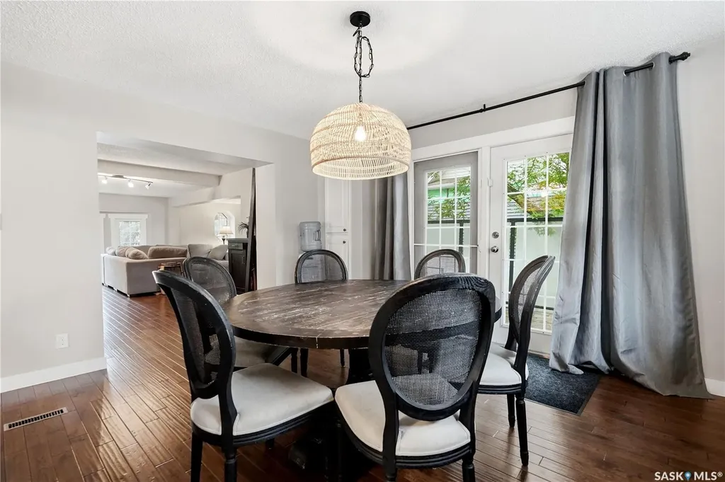 1054 Clifton Avenue Moose Jaw SK S6H 3L2