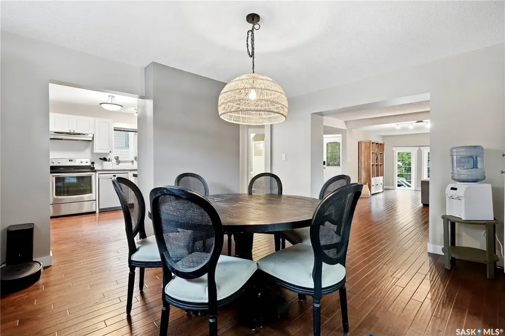 1054 Clifton Avenue Moose Jaw SK S6H 3L2