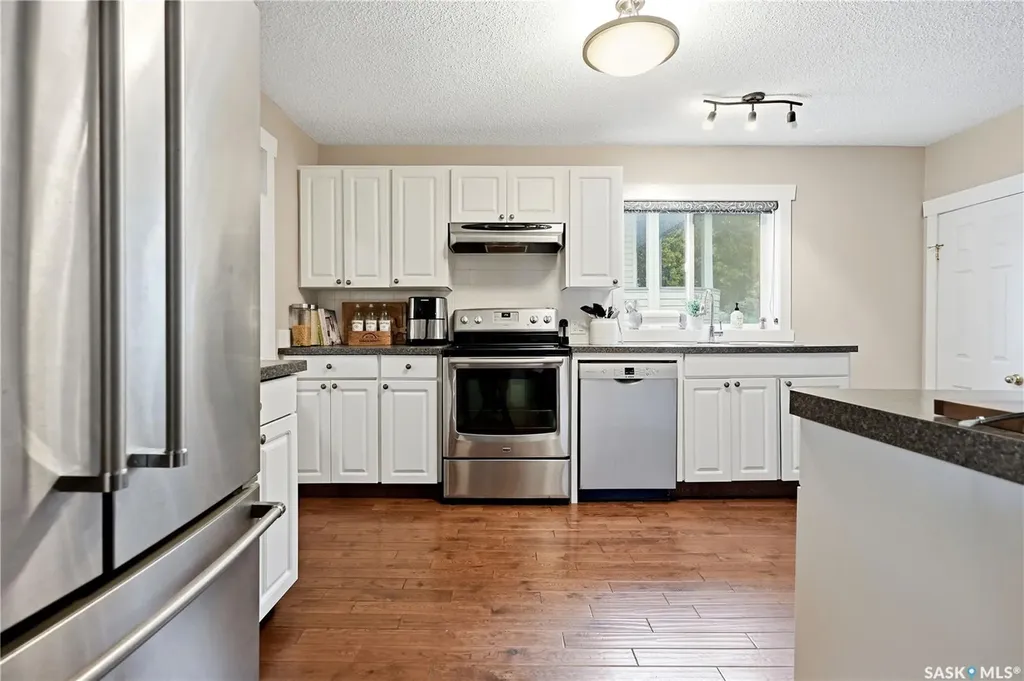 1054 Clifton Avenue Moose Jaw SK S6H 3L2