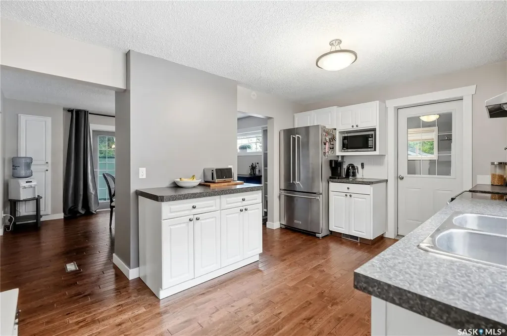 1054 Clifton Avenue Moose Jaw SK S6H 3L2