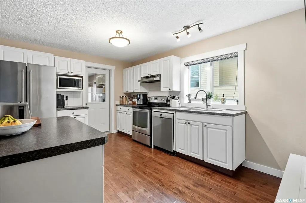 1054 Clifton Avenue Moose Jaw SK S6H 3L2