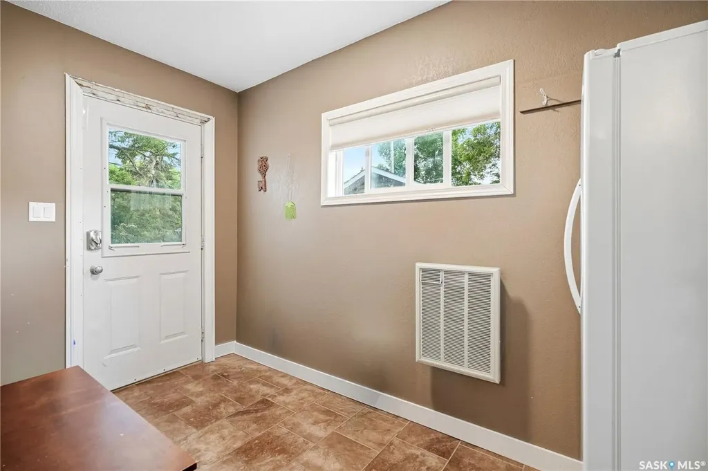 1054 Clifton Avenue Moose Jaw SK S6H 3L2