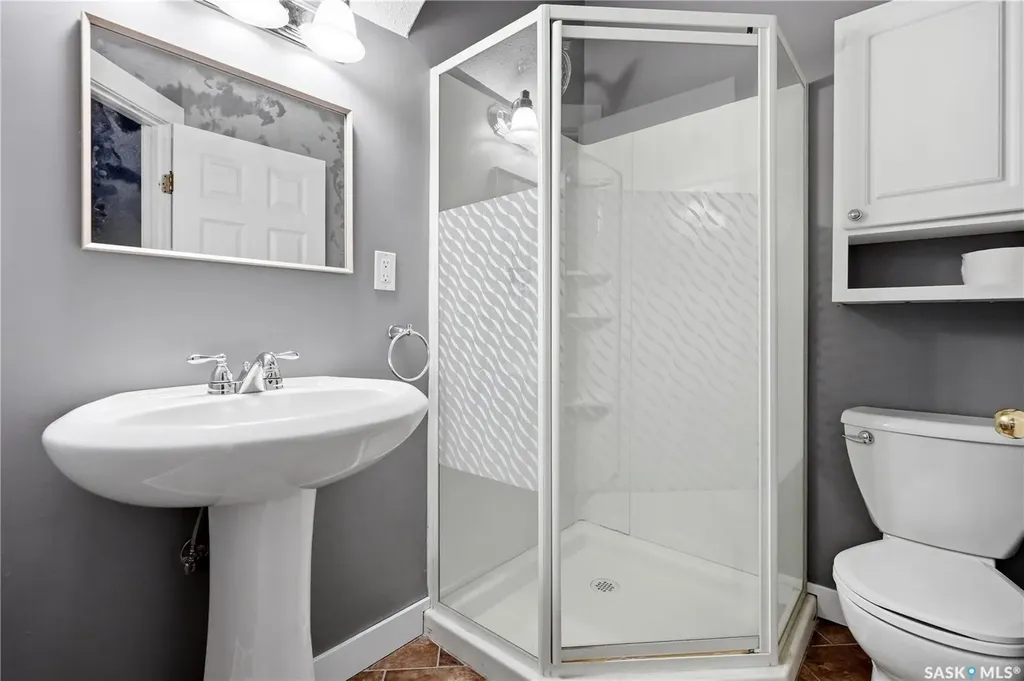 1054 Clifton Avenue Moose Jaw SK S6H 3L2