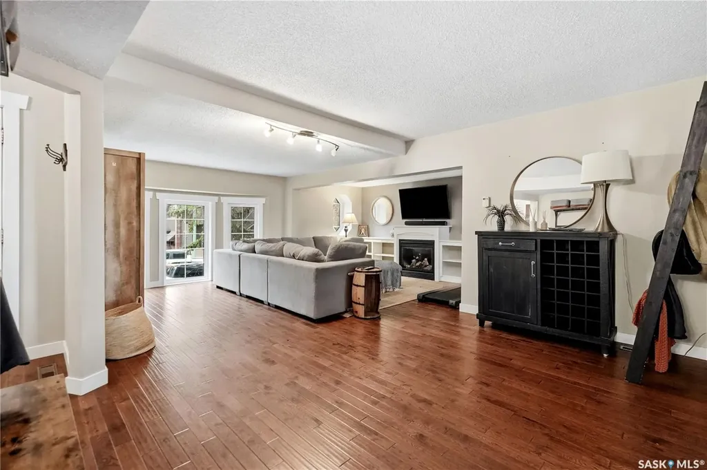 1054 Clifton Avenue Moose Jaw SK S6H 3L2