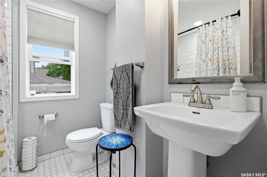 1054 Clifton Avenue Moose Jaw SK S6H 3L2