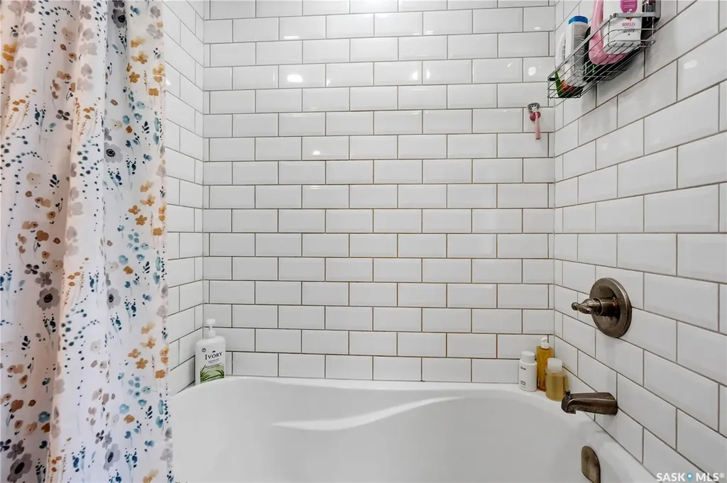 1054 Clifton Avenue Moose Jaw SK S6H 3L2