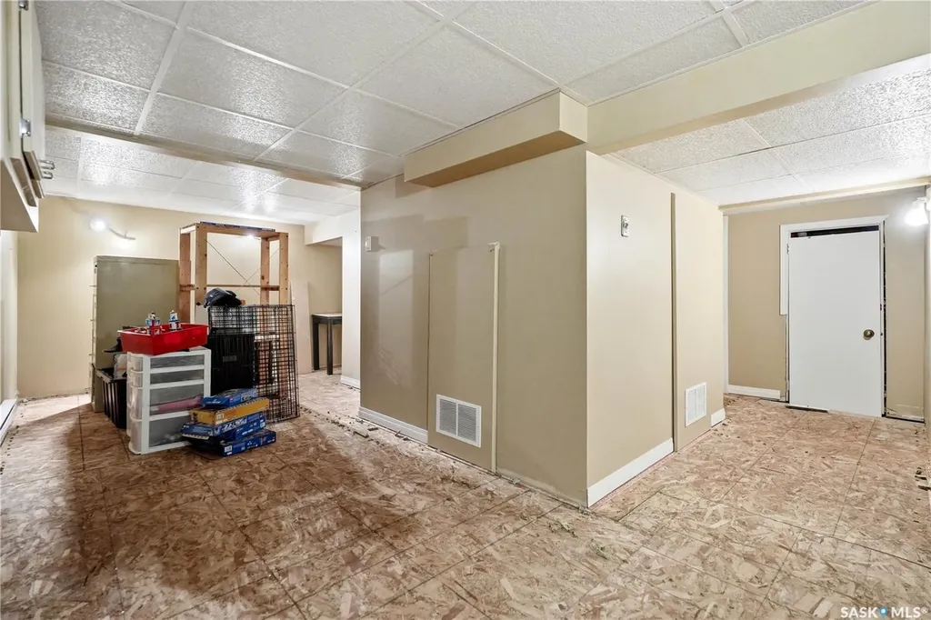 1054 Clifton Avenue Moose Jaw SK S6H 3L2