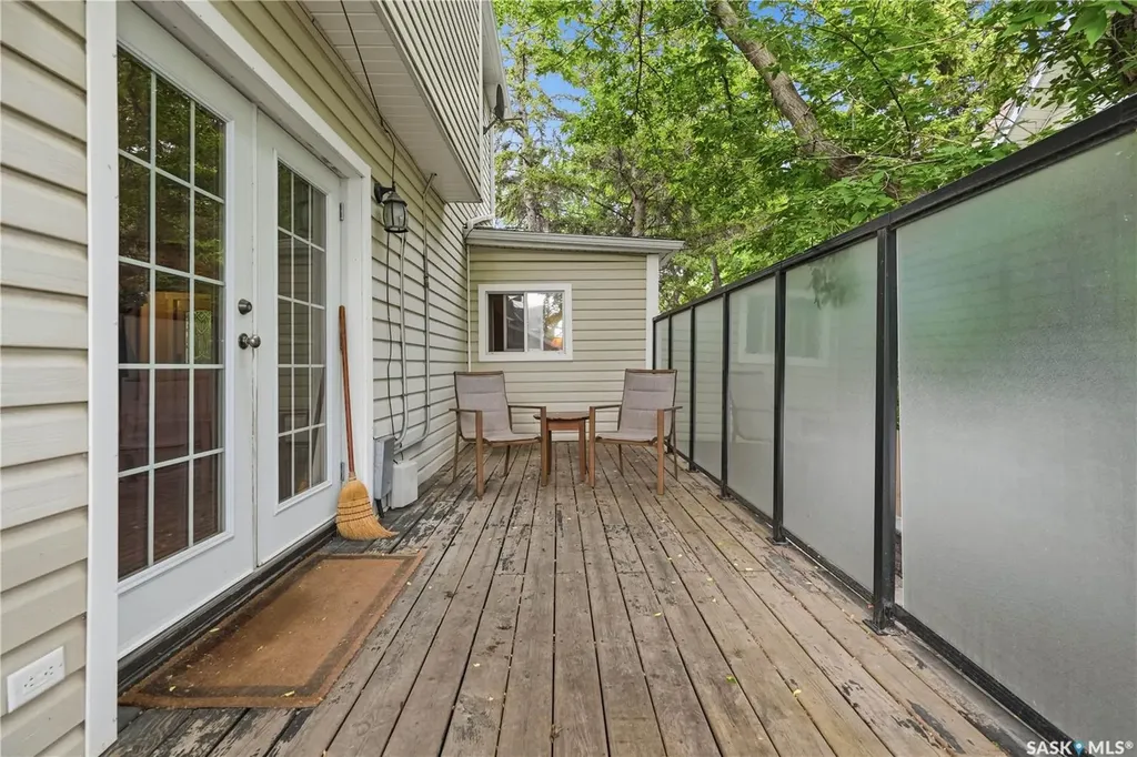 1054 Clifton Avenue Moose Jaw SK S6H 3L2