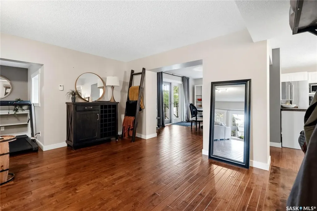 1054 Clifton Avenue Moose Jaw SK S6H 3L2