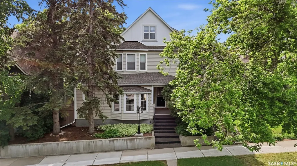 1054 Clifton Avenue Moose Jaw SK S6H 3L2