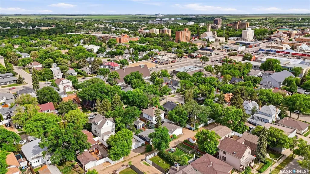 1054 Clifton Avenue Moose Jaw SK S6H 3L2
