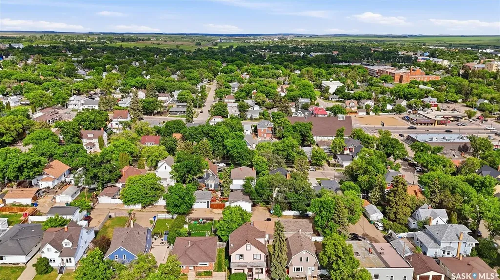1054 Clifton Avenue Moose Jaw SK S6H 3L2
