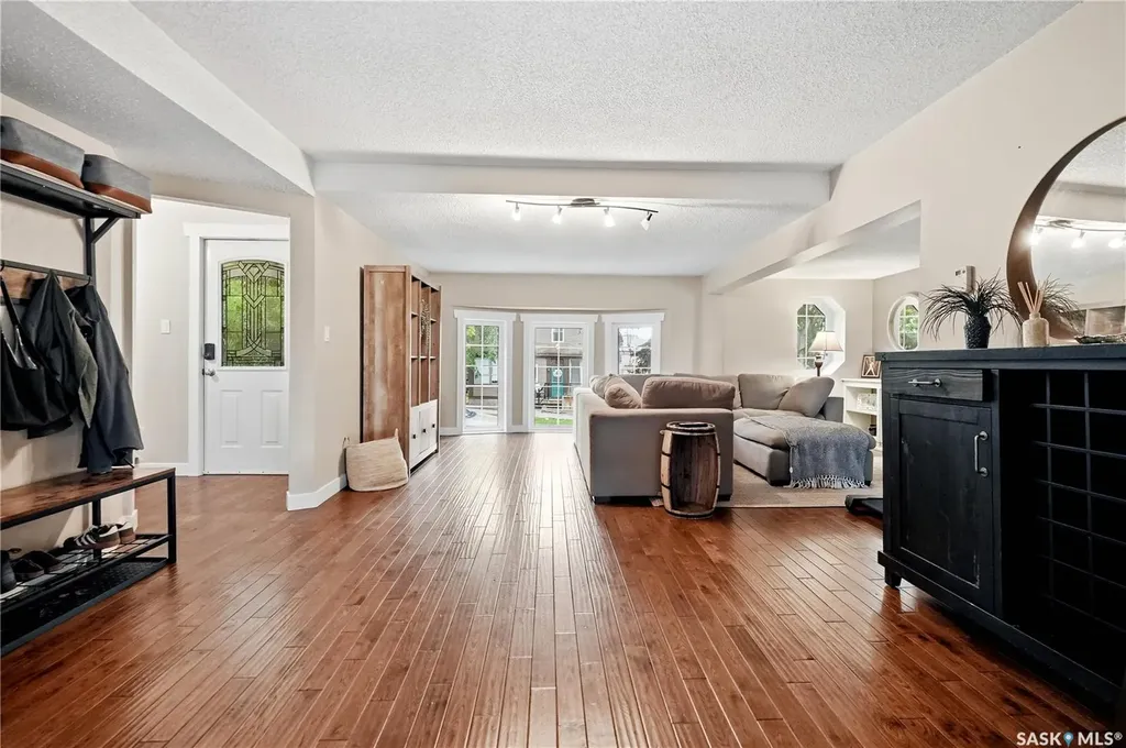 1054 Clifton Avenue Moose Jaw SK S6H 3L2