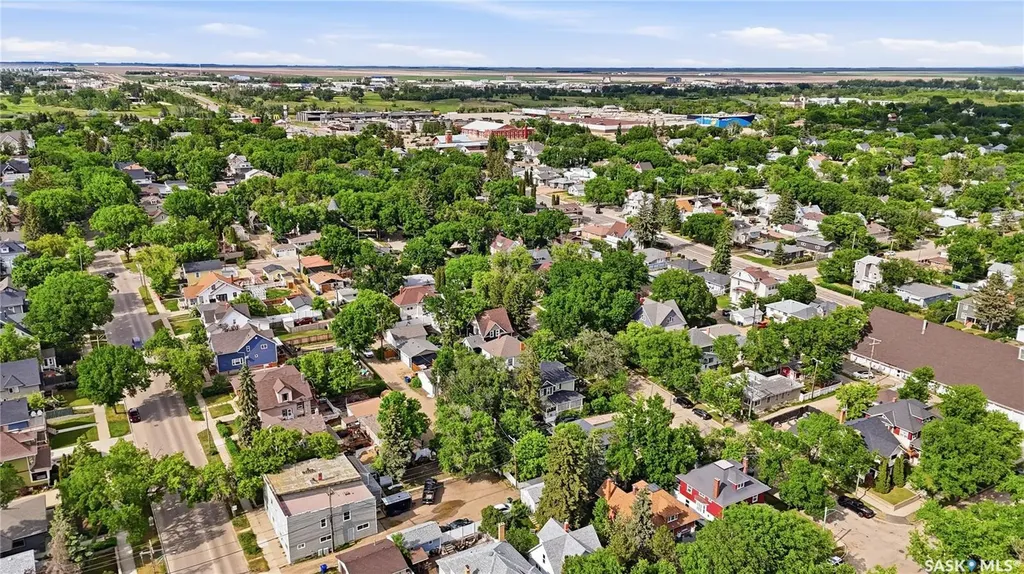 1054 Clifton Avenue Moose Jaw SK S6H 3L2
