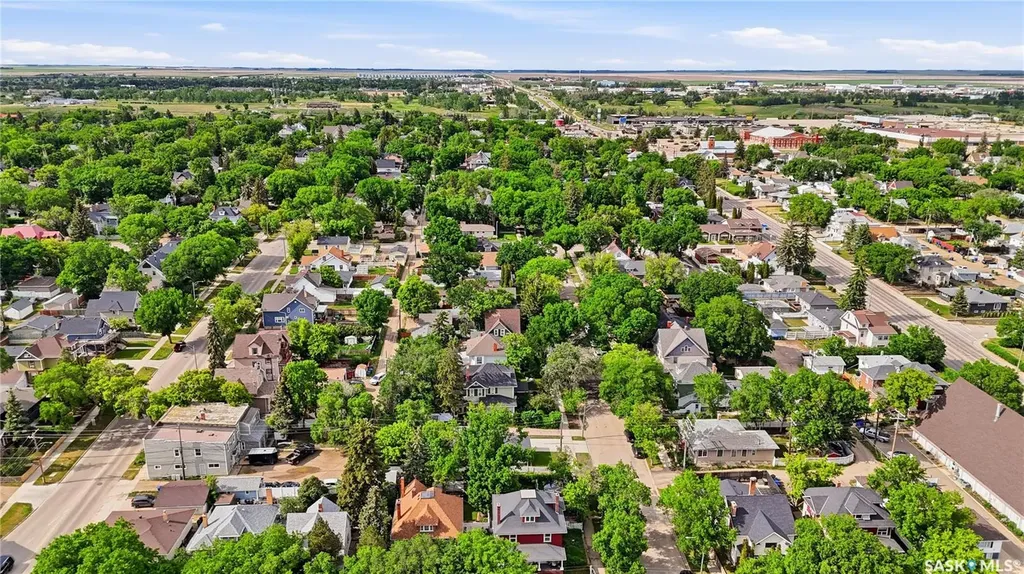 1054 Clifton Avenue Moose Jaw SK S6H 3L2