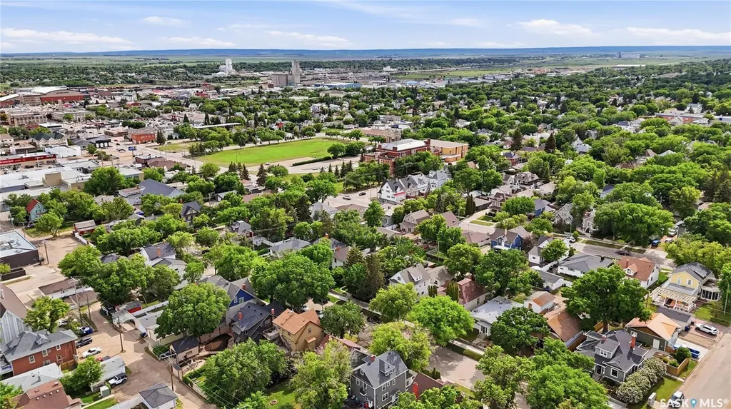 1054 Clifton Avenue Moose Jaw SK S6H 3L2
